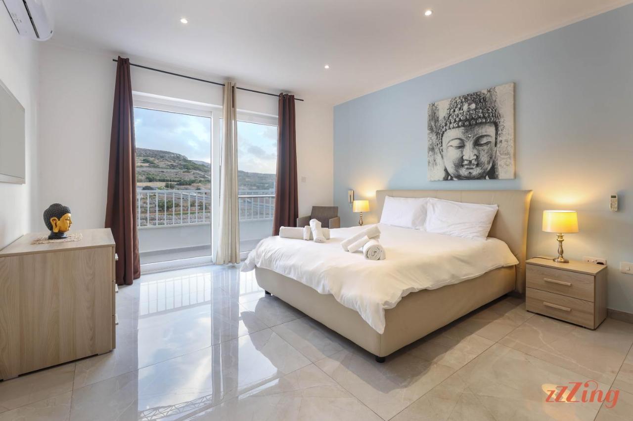 Pretty Beachfront Penthouse In Меллиеха Экстерьер фото